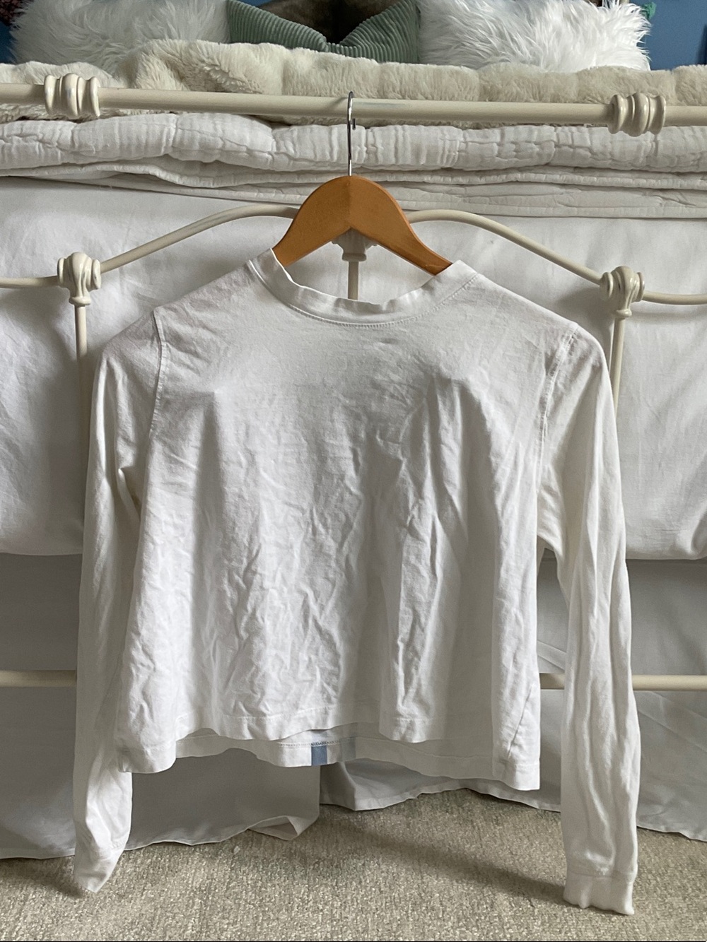 Club Monaco White Long-Sleeve Crewneck Tee